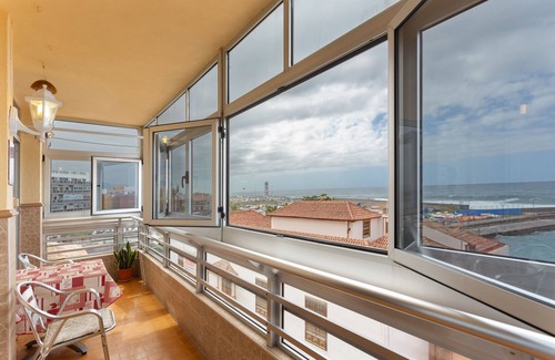 Puerto de la Cruz Apartment | Vacation Apartment 'Un Guiño Al Mar' with Sea View, Private Terrace and Wi-Fi