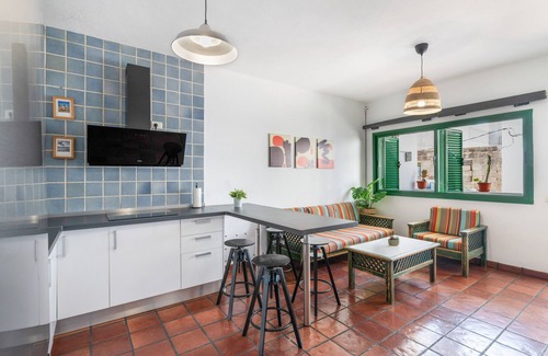 Caleta de Famara Apartment | Vacation Apartment 'Famarabeach' with Mountain View, Private Terrace and Wi-Fi