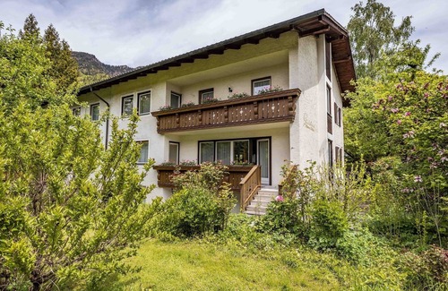 Bad Reichenhall Apartment | Vacation apartment 26 sqm for 1 person with mountain view on the mezzanine floor