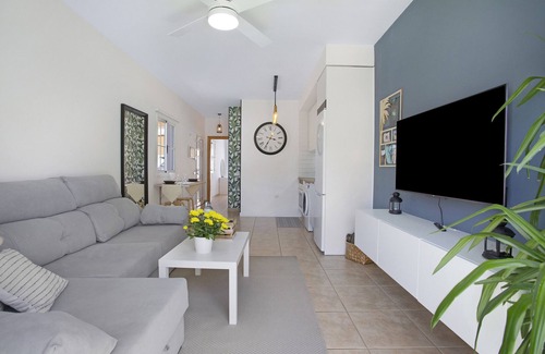 Caleta de Fuste Apartment | Vacation Apartment 'Apartamento 104' with Mountain View, Wi-Fi and Air Conditioning