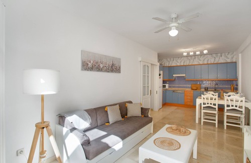 Lomo Quiebre Apartment | Vacation Apartment 'Mangueros Suite 4 Puerto De Mogán' with Shared Pool and Wi-Fi