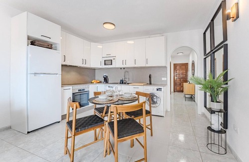 Los Cristianos Apartment | Vacation Apartment 'Ocean Walk Victoria Court 2 Modern' with Sea View, Balcony and Wi-Fi