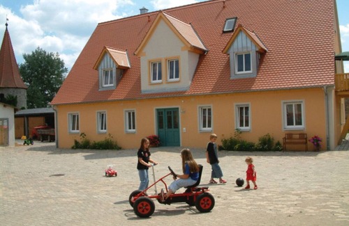 Merkendorf Apartment | Vacation apartment (1st floor) at the Ferienhof an der Stadtmauer Merkendorf