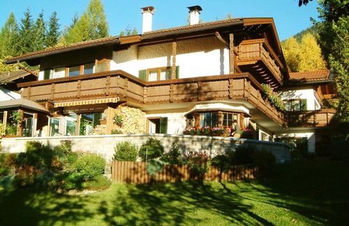 Mittenwald Apartment | Vacation apartment 'am Oberen Rain', cozy 1-room apartment with mountain view at the edge of the forest