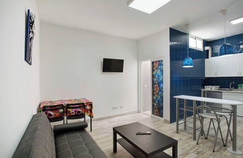 Vecindario Apartment | Vacation Apartment 'Apartamento B Para 3 En Vecindario' with Wi-Fi