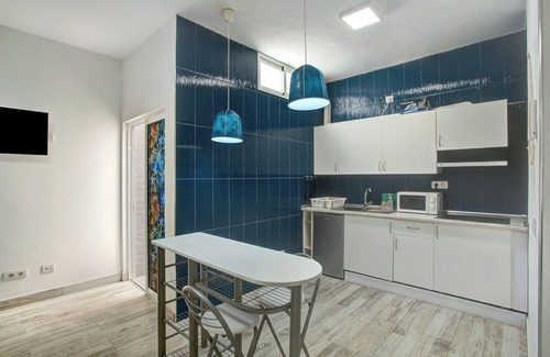 Vecindario Apartment | Vacation Apartment 'Apartamento B Para 3 En Vecindario' with Wi-Fi