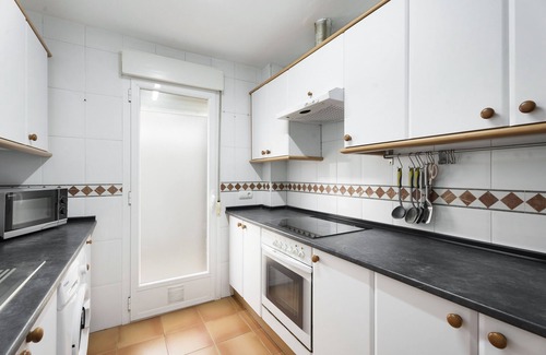 Los Cristianos Apartment | Vacation Apartment 'Apto Vistahermosa 3 Bed and Pool' with Mountain View, Wi-Fi and Air Conditioning