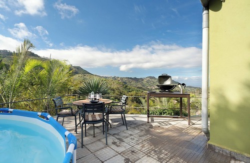 Tegueste Apartment | Vacation Apartment 'Casa Lomo El Aire Sterlizia' with Sea View, Shared Pool and Wi-Fi