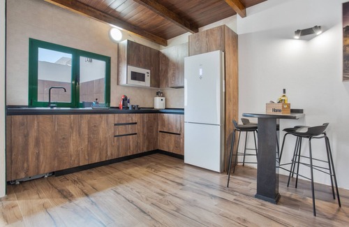 Uga Apartment | Vacation Apartment 'El Refugio De Los Sueños' with Mountain View, Private Terrace and Wi-Fi