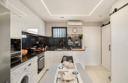 Patalavaca Apartment | Vacation Apartment 'Estrella Del Mar Vista Al Puerto' with Sea View, Wi-Fi and Air Conditioning