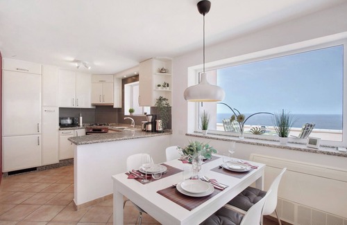 Los Realejos Apartment | Vacation Apartment 'Apartment Seaside' with Sea View, Wi-Fi and Air Conditioning