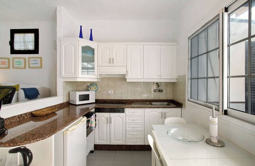 Galdar Apartment | Vacation Apartment 'Faro De Sardina' with Shared Pool, Private Terrace and Wi-Fi