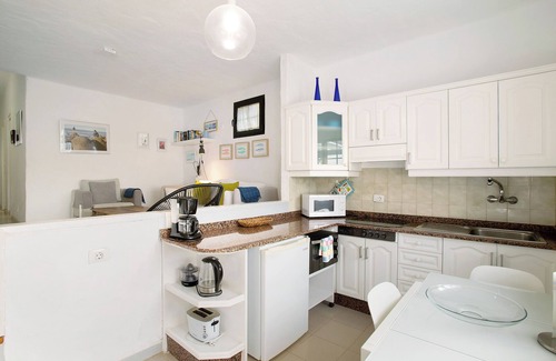 Galdar Apartment | Vacation Apartment 'Faro De Sardina' with Shared Pool, Private Terrace and Wi-Fi