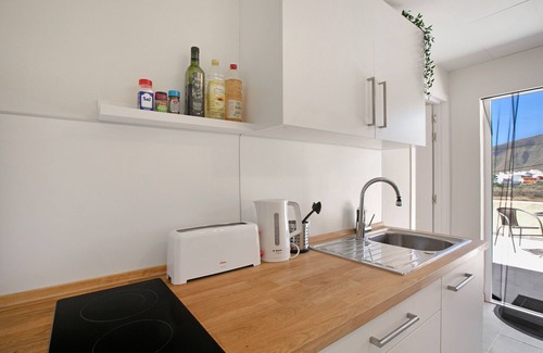 Guimar Apartment | Vacation Apartment 'Fewo Arafo' with Sea View, Private Terrace and Wi-Fi