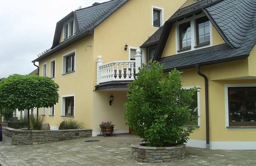 Olmscheid Apartment | Vacation apartment Haus Maria Olmscheid - 6-bed vacation apartment shower/WC, 2