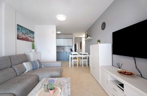 Chayofa Apartment | Vacation Apartment 'Isabel Vista Sur' with Sea View, Shared Pool and Wi-Fi