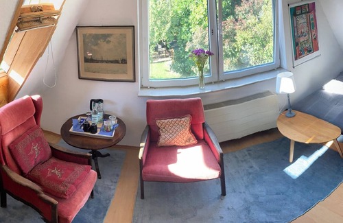 Hamburg-Altona Apartment | Vacation apartment near Volkspark, arenas/Trabrennbahn/DESY