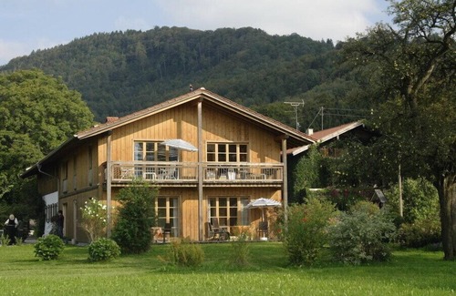 Neubeuern Apartment | Vacation apartment Nussbaum 48 sqm, bed-sitting room