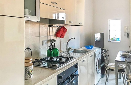 Pizzo Apartment | Vacation apartment on the second floor with large communal pool, a few meters from the sea.