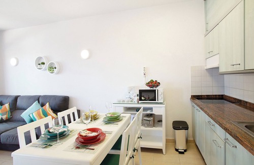 Taurito Apartment | Vacation Apartment 'Paraíso Taurito' with Sea View, Terrace, Shared Pool & Wi-Fi