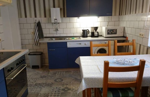 Rennerod Apartment | Vacation apartment "Tante Rosa" - apartment/flat, shower, WC, 1 bedroom