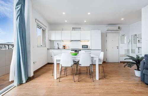 Melenara Apartment | Vacation Apartment 'Vista Playa Y Mar - Sea View' with Balcony, Wi-Fi and Air Conditioning