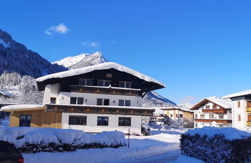 Bichlbach Apartment | Vacation apartments Haus Almrausch - Bergfieber