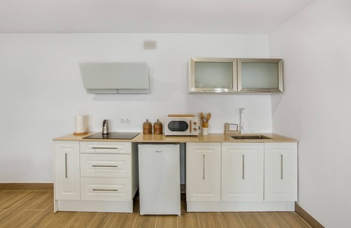 Los Portales Apartment | Vacation 'Bastion Del Drago - 1' with Sea View, Shared Terrace and Wi-Fi