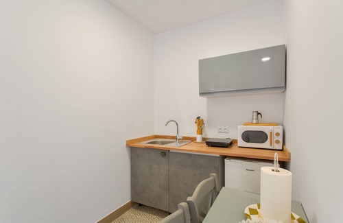 Los Portales Apartment | Vacation 'Bastion Del Drago - 4' with Mountain View, Shared Terrace and Wi-Fi