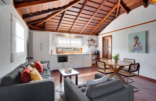 El Tanque Apartment | Vacation 'Casa Guimar' with Sea View, Wi-Fi and Air Conditioning