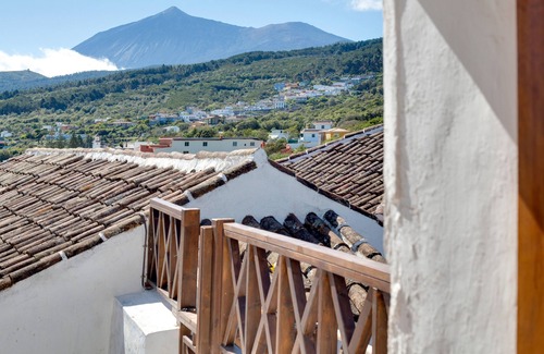 El Tanque Apartment | Vacation 'Casa Guimar' with Sea View, Wi-Fi and Air Conditioning