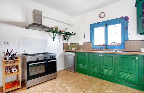 Tabayesco Ski Chalet | Vacation Chalet Casa Azul with Mountain View, Wi-Fi, Garden & Terrace