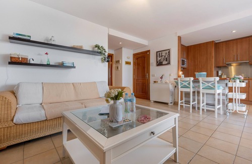 Esquinzo Apartment | Vacation 'Dolce Vita Esquinzo' with Sea View, Shared Pool and Wi-Fi
