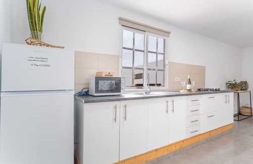 Tinajo Apartment | Vacation 'El Cuarto De Moza' with Private Terrace, Shared Garden and Wi-Fi