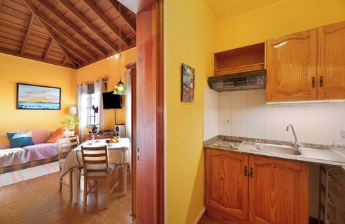 Villa de Mazo Apartment | Vacation Home "Casa La Panacea" with Sea View, Private Terrace & Wi-Fi