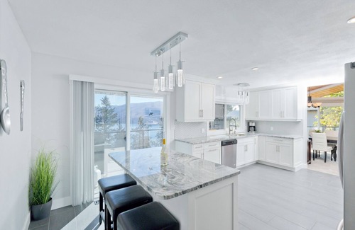 Central Okanagan House | Vacation for Families with Stunning View & Pool