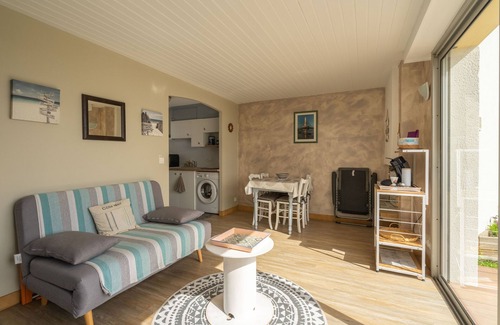 Saint-Palais-sur-Mer House | Vacation Home "Grande Côte" with Sea View, Private Terrace & Wi-Fi