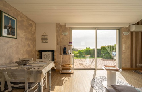 Saint-Palais-sur-Mer House | Vacation Home "Grande Côte" with Sea View, Private Terrace & Wi-Fi
