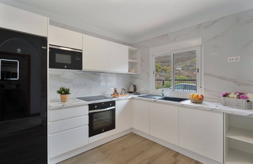 Guia de Isora Apartment | Vacation 'Hermosa Vista Tejina' with Sea View, Wi-Fi and Air Conditioning