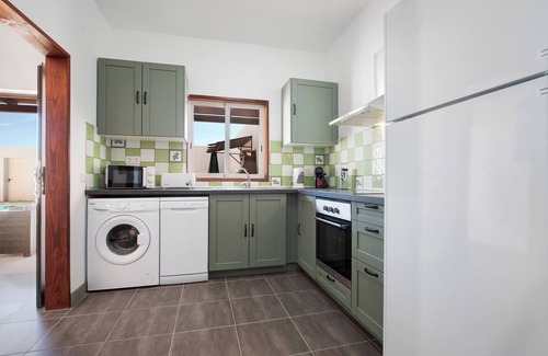 Puerto del Rosario House | Vacation Home 'Casa Vieja' with Mountain View, Private Pool and Wi-Fi