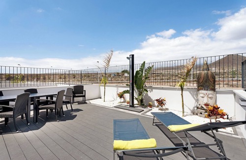 Los Gavilanes House | Vacation Home 'Abades Southern Paradise' with Mountain View, Shared Pool and Private Terrace