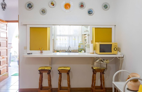 Balito House | Vacation Home 'Atardecer En Caideros' with Sea View, Shared Pool and Wi-Fi