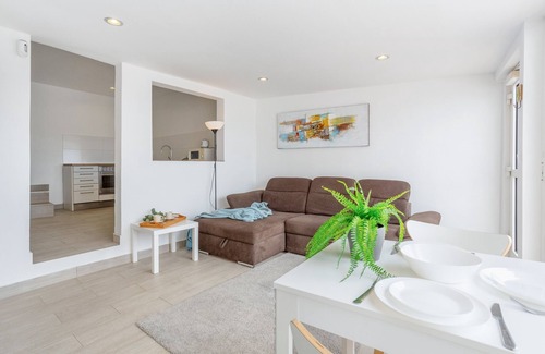 Poris de Abona House | Vacation Home 'Beach House El Poris 2' with Sea View, Private Terrace and Wi-Fi