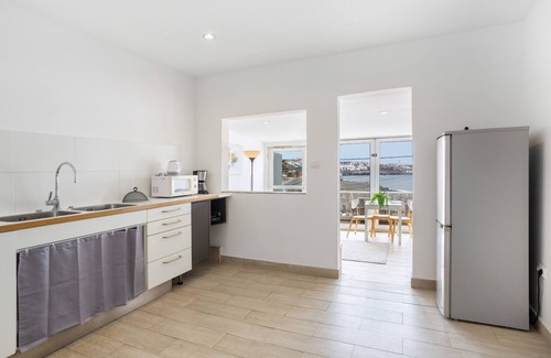 Poris de Abona House | Vacation Home 'Beach House El Poris 2' with Sea View, Private Terrace and Wi-Fi