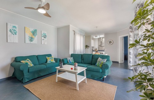 Bahia Calma House | Vacation Home 'Betta' with Private Pool, Private Garden and Wi-Fi