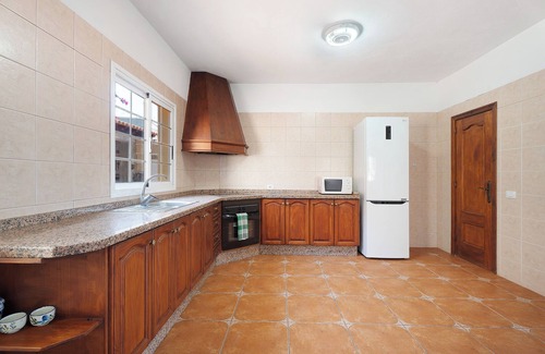 El Madronal House | Vacation Home "Bonita Casa Arianny con Piscina" with Mountain View, Private Pool & Wi-Fi