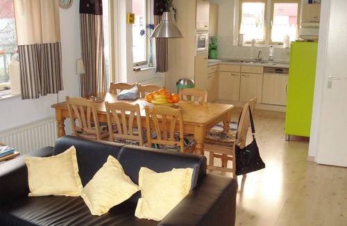 Wemeldinge House | Vacation home by the sea, with Sat.-TV, telephone, WLan, large balcony. Terrace and barbecue, 4 bicycles