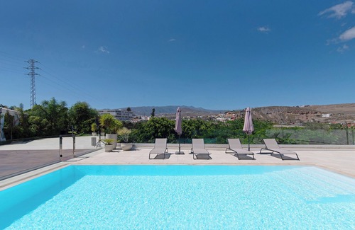 Telde House | Vacation Home 'Cala - Finca La Suerte Grande' with Mountain View, Private Terrace and Wi-Fi