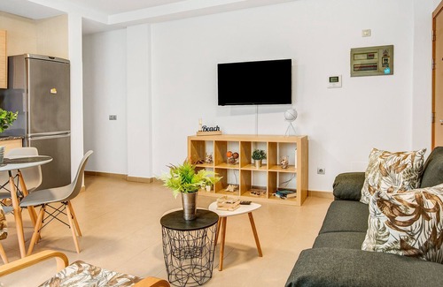 Las Palmas de Gran Canaria House | Vacation Home 'Canteras Loft' near the Beach with Workspace & Wi-Fi