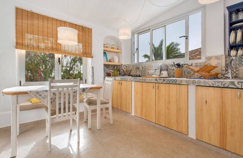 Haria House | Vacation Home 'Casa Azul' with Sea View, Private Terrace and Wi-Fi